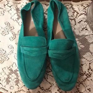 Beautiful H&M real suede green loafers. Sz 10